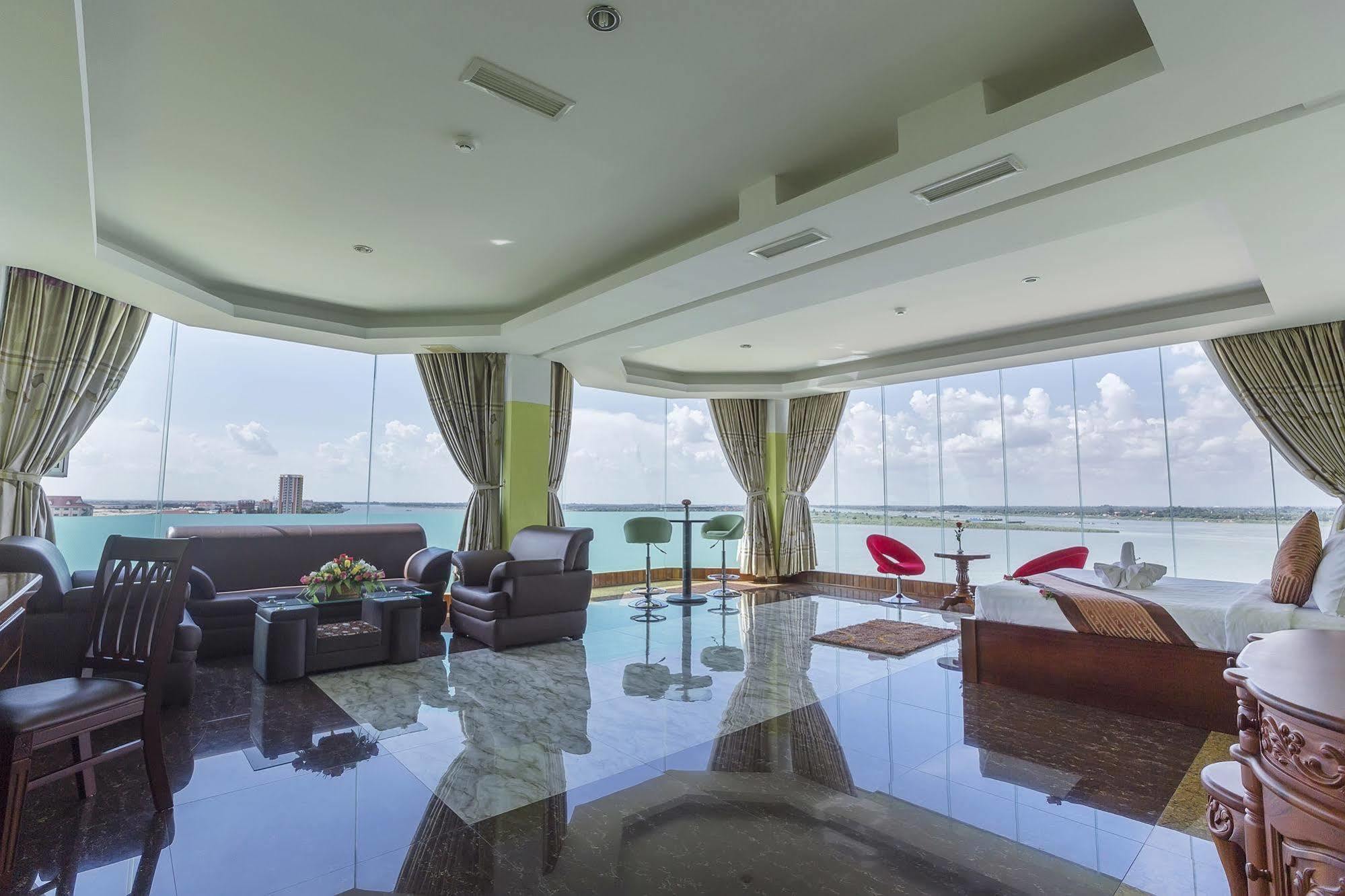 โรงแรมไฮ สกาย พนมเปญ ภายนอก รูปภาพ