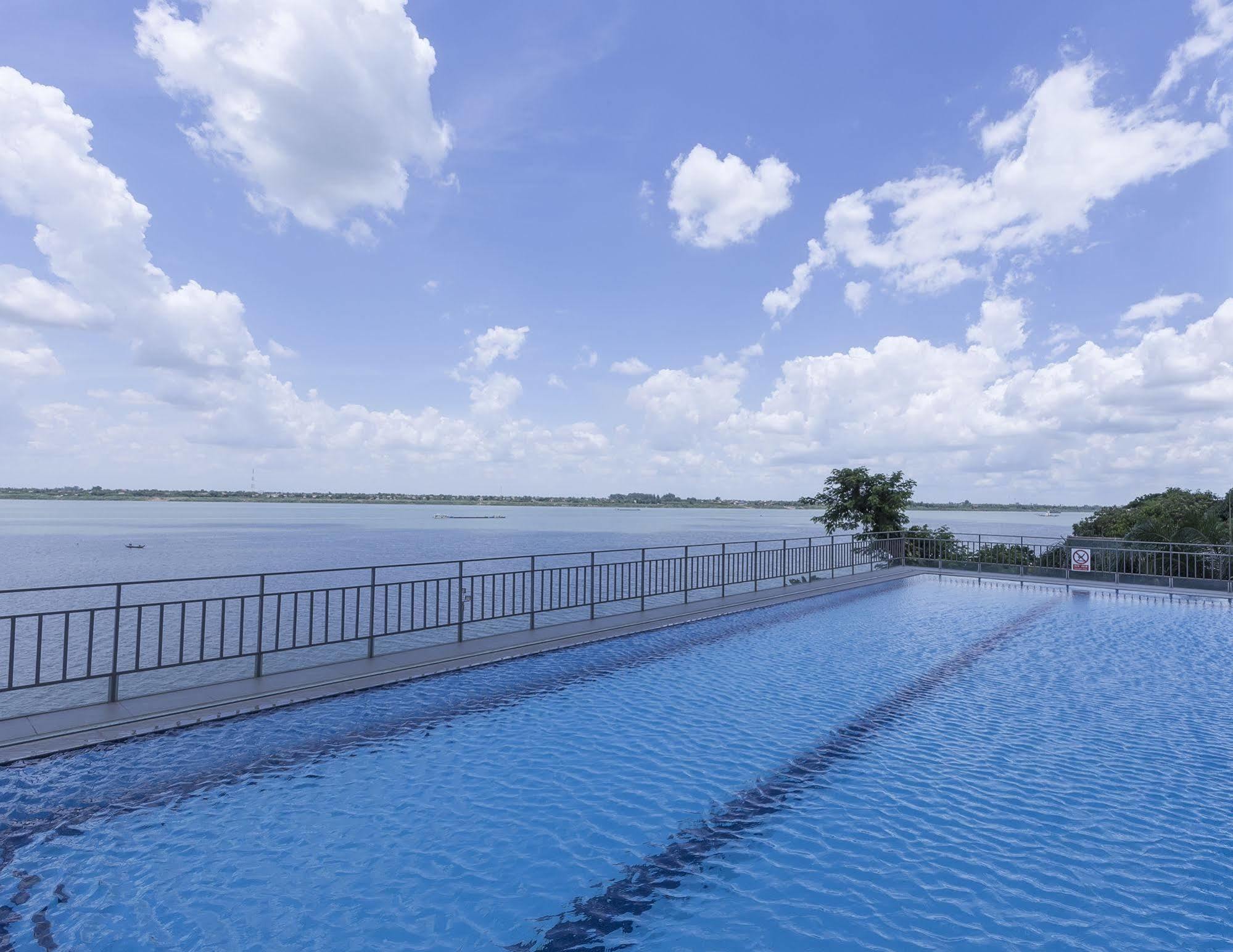 โรงแรมไฮ สกาย พนมเปญ ภายนอก รูปภาพ
