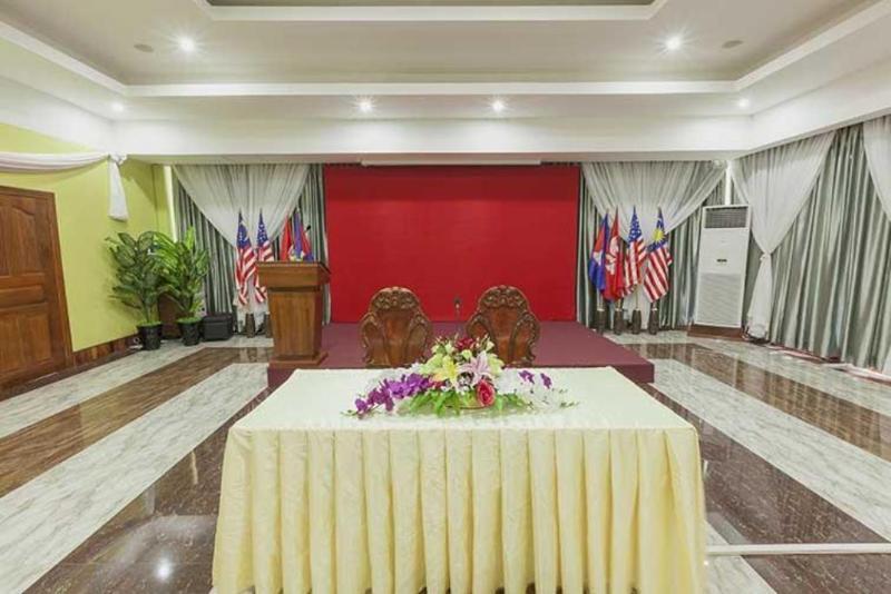 โรงแรมไฮ สกาย พนมเปญ ภายนอก รูปภาพ