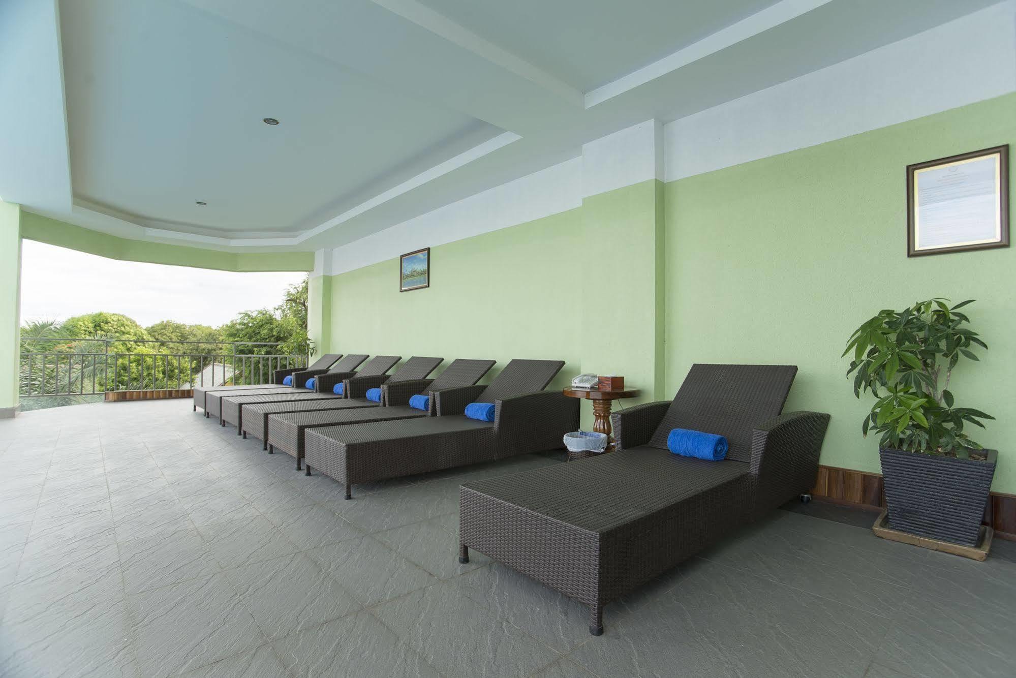โรงแรมไฮ สกาย พนมเปญ ภายนอก รูปภาพ